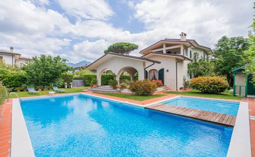 House in Caranna-Vaiana, Forte dei Marmi, Tuscany 1