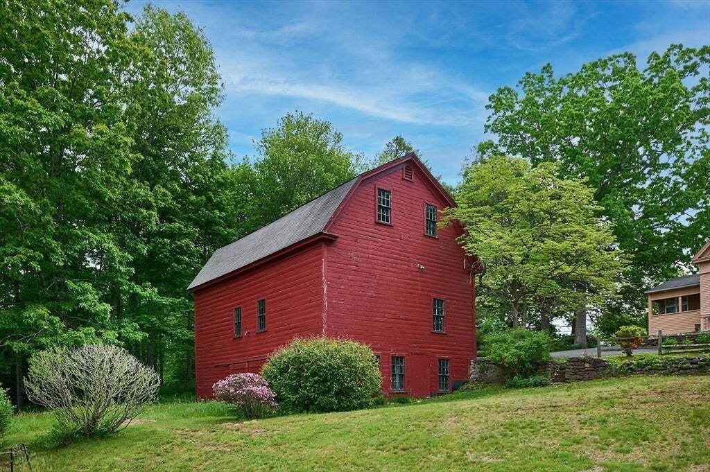 House in Greenfield, Massachusetts, United States 5 - 18117883