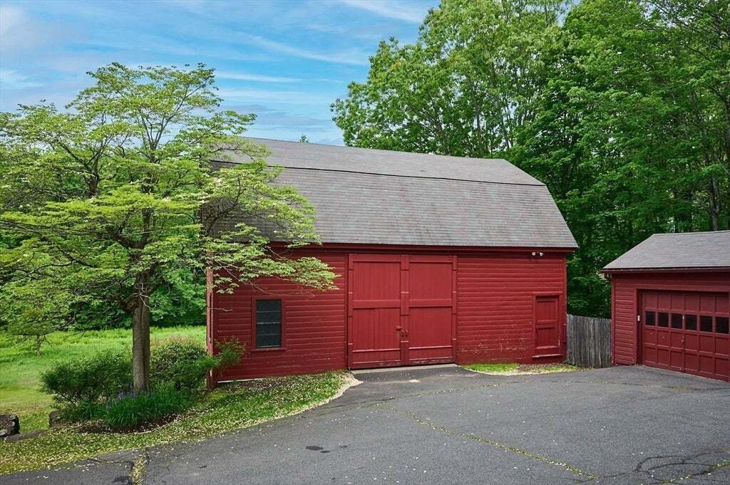 House in Greenfield, Massachusetts, United States 4 - 18117883
