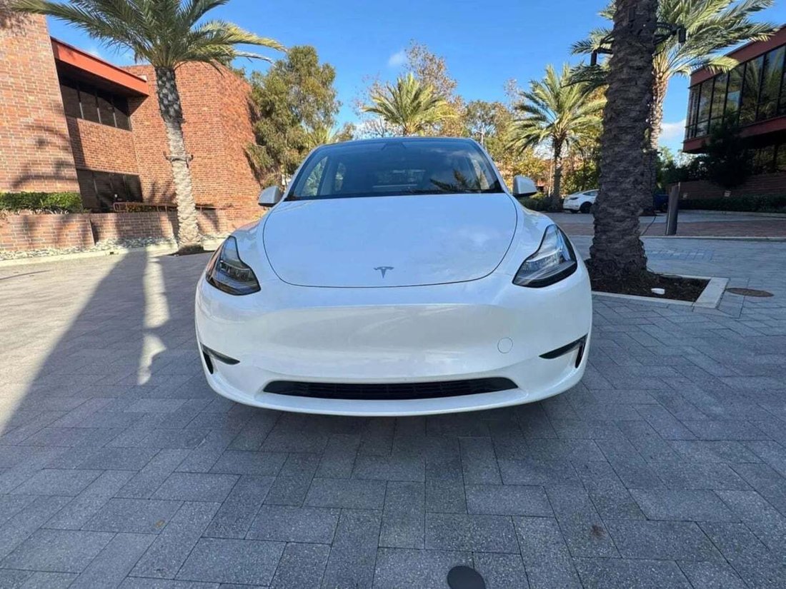 Suv in Newport Beach, CA, United States 2 - 18118205