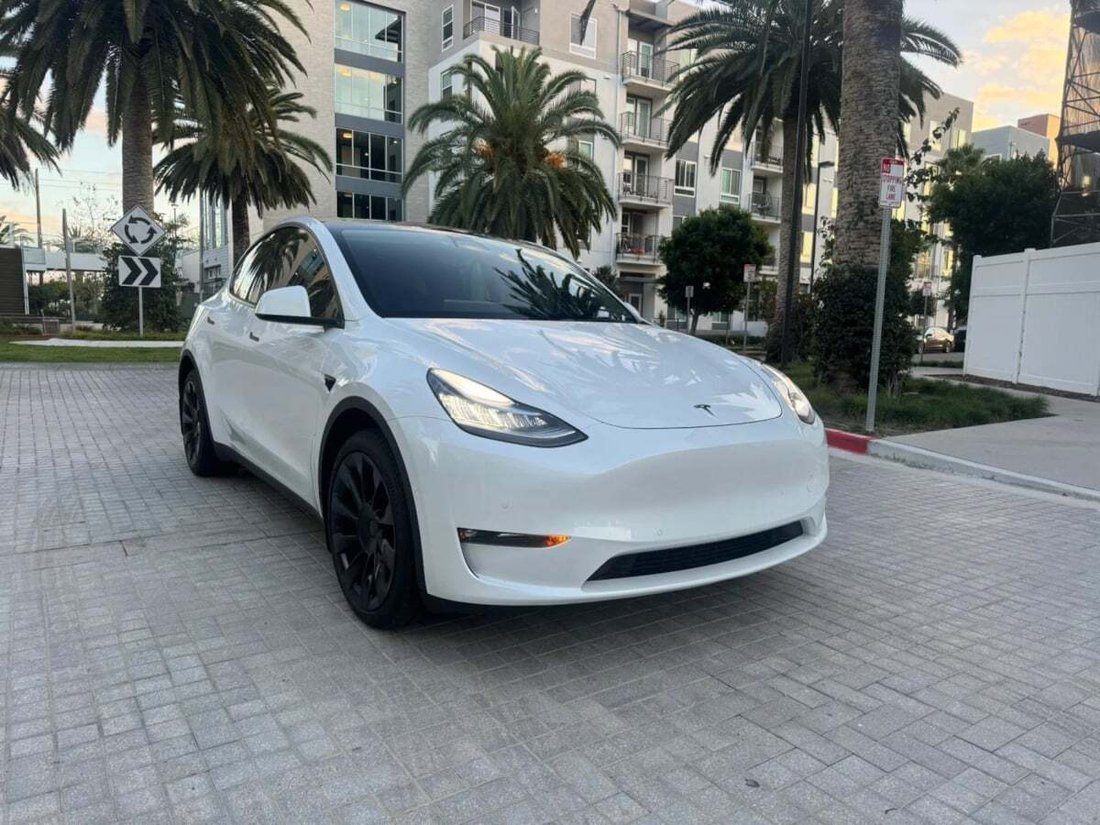 Suv in Newport Beach, CA, United States 3 - 18118213