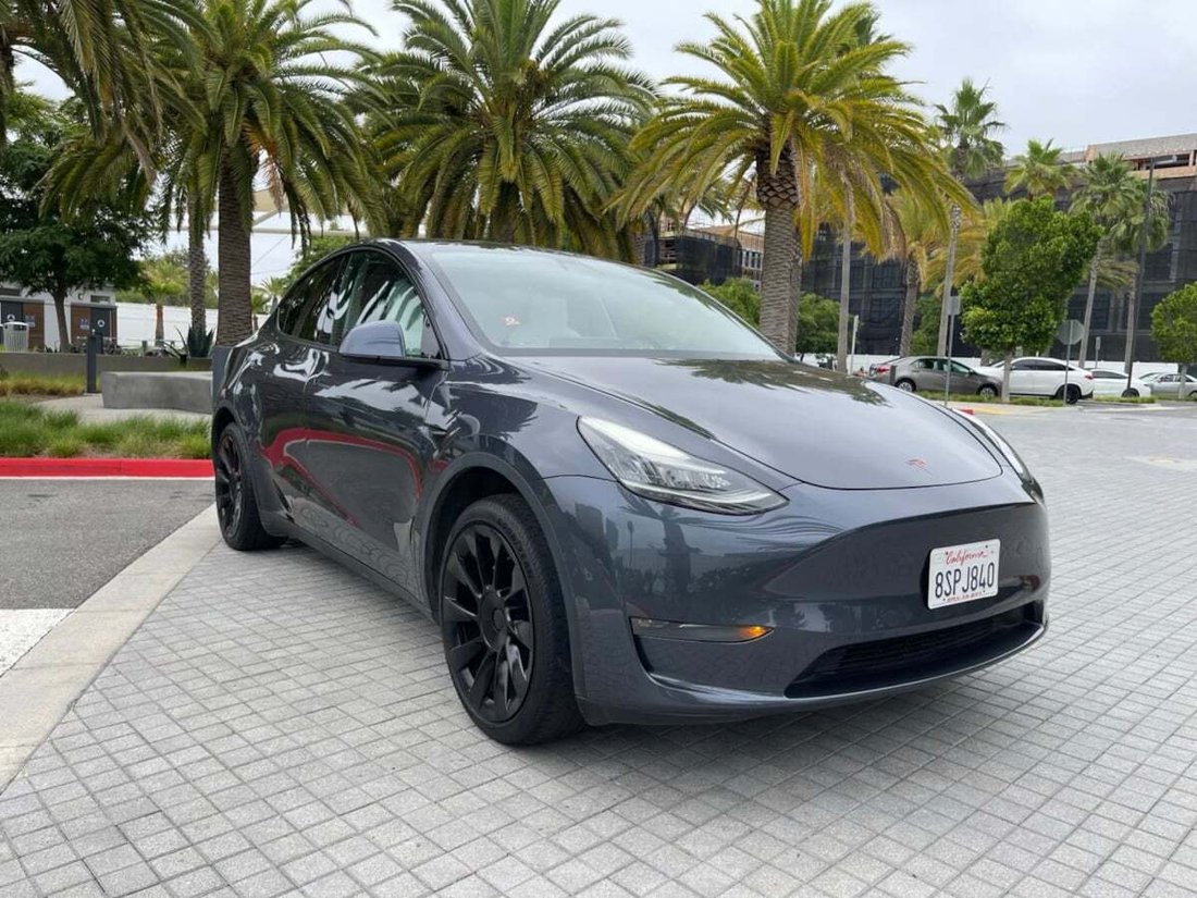 Suv in Newport Beach, CA, United States 3 - 18118356