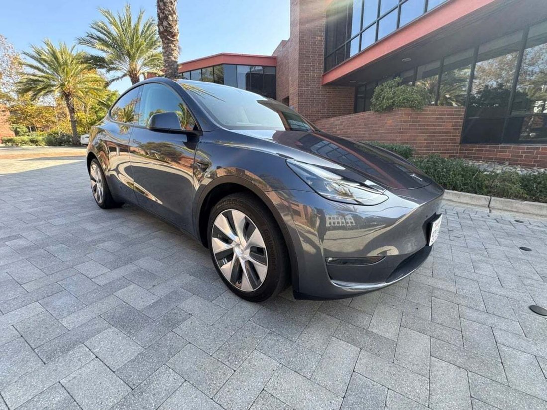 Suv in Newport Beach, CA, United States 3 - 18118181