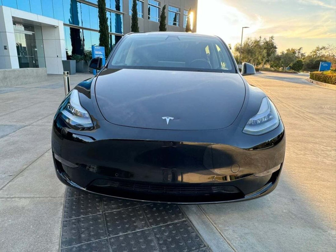 Suv in Newport Beach, CA, United States 2 - 18118296