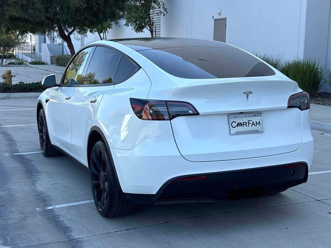 Suv in Rialto, CA, United States 5 - 18118072