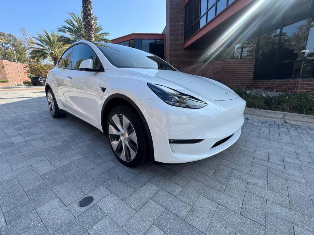 Suv in Newport Beach, CA, United States 3 - 18118323