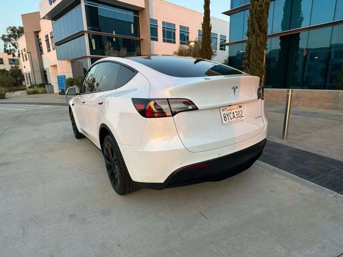 Suv in Newport Beach, CA, United States 5 - 18118071