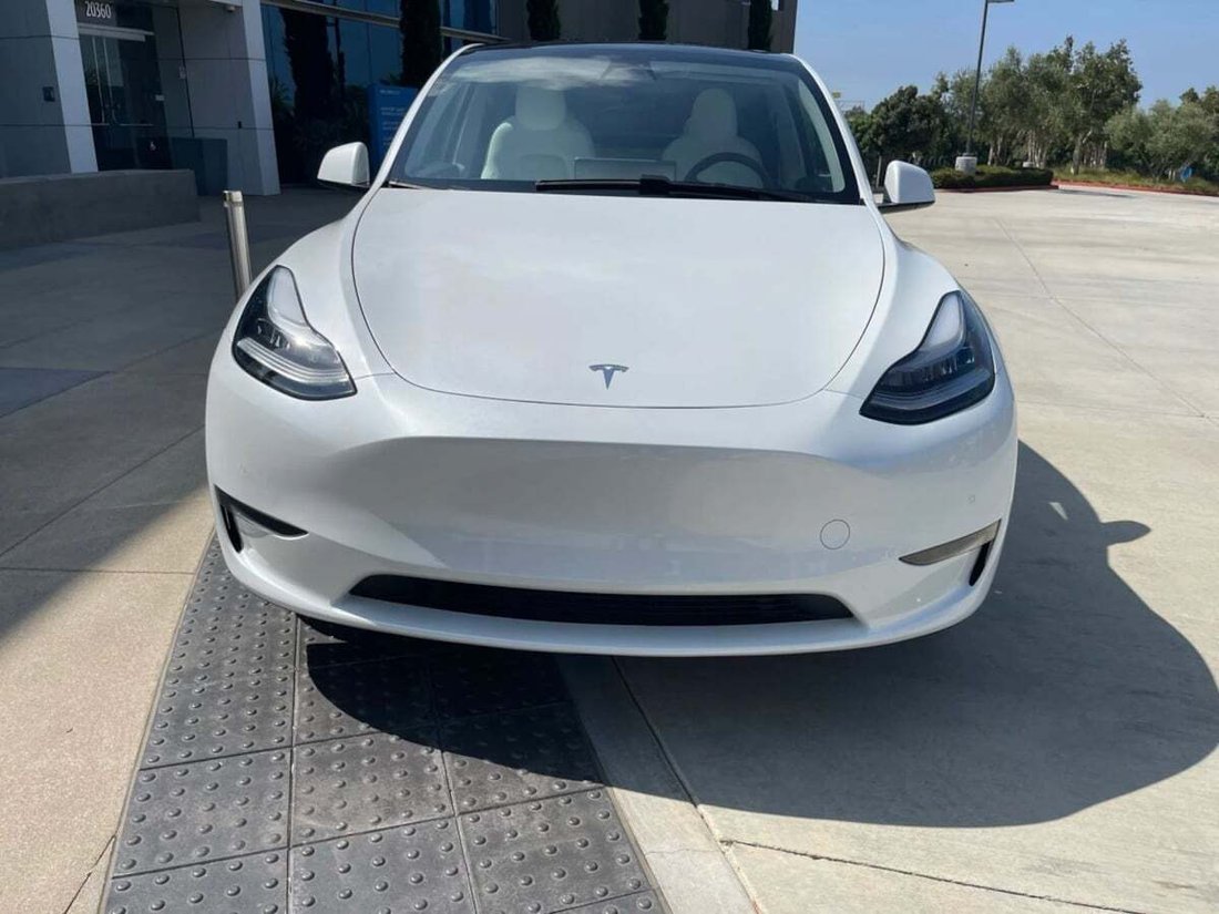 Suv in Newport Beach, CA, United States 2 - 18118341