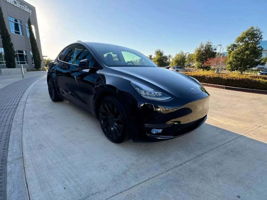 Suv in Newport Beach, CA, United States 3 - 18118291
