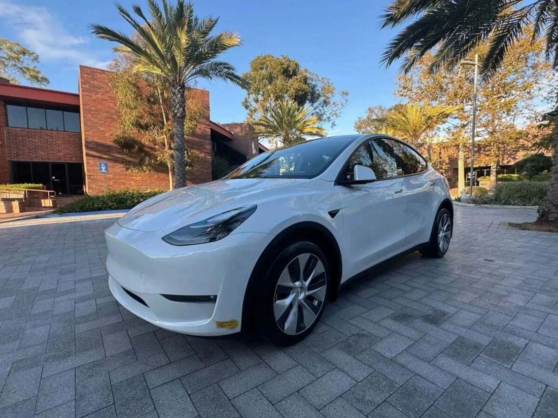 Suv in Newport Beach, CA, United States 3 - 18118261