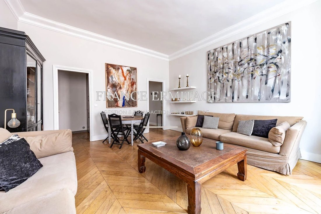 Apartment in Elysées-Madeleine, Paris 8e Arrondissement, Paris 4 - 18118806