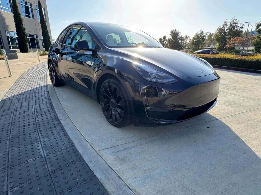 Suv in Newport Beach, CA, United States 3 - 18118032