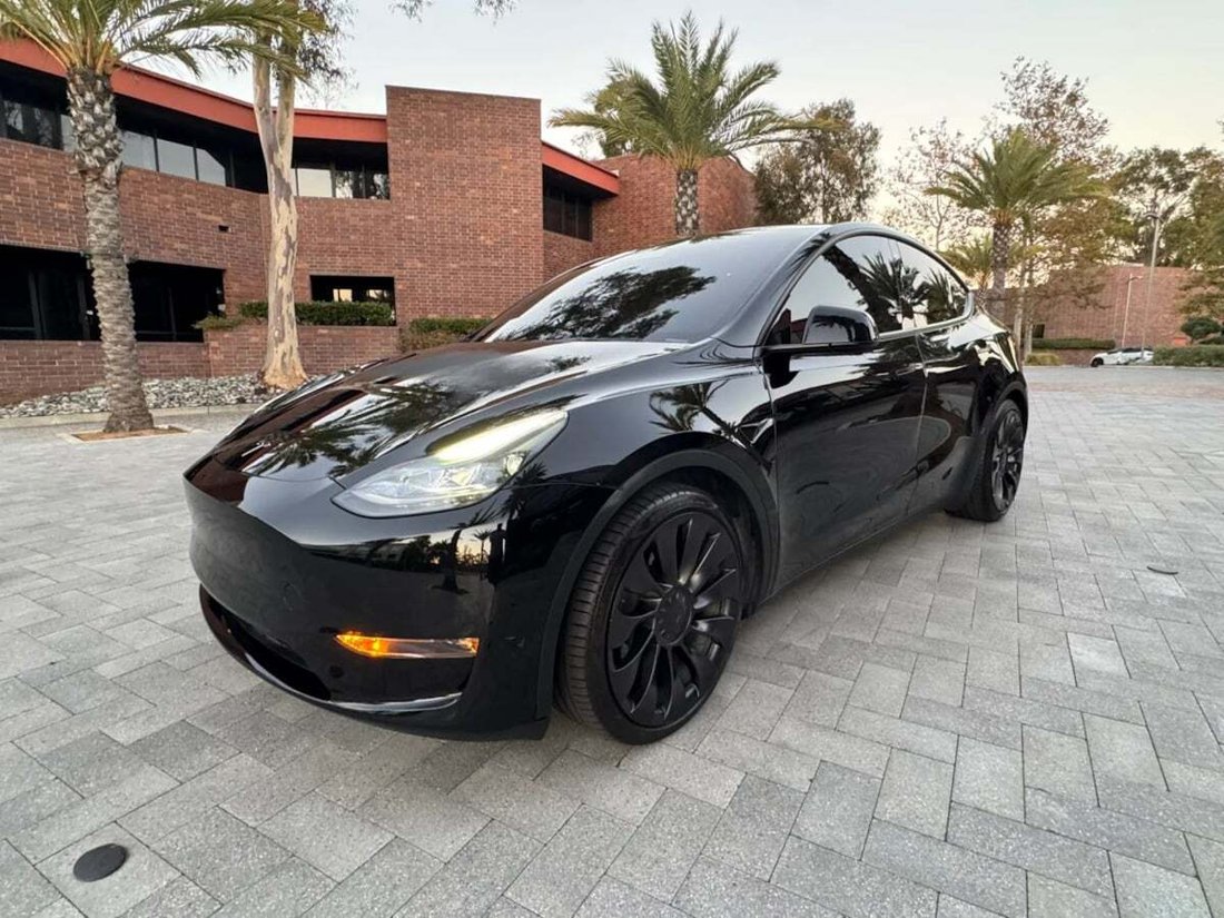 Suv in Newport Beach, CA, United States 3 - 18118328