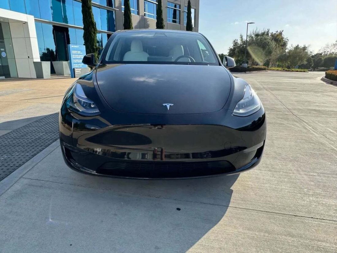 Suv in Newport Beach, CA, United States 2 - 18118032