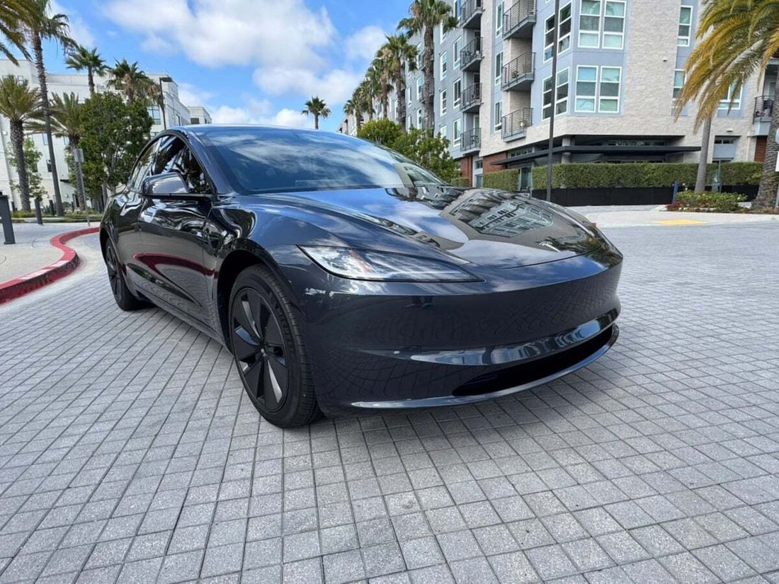 Sedan in Newport Beach, CA, United States 3 - 18118348