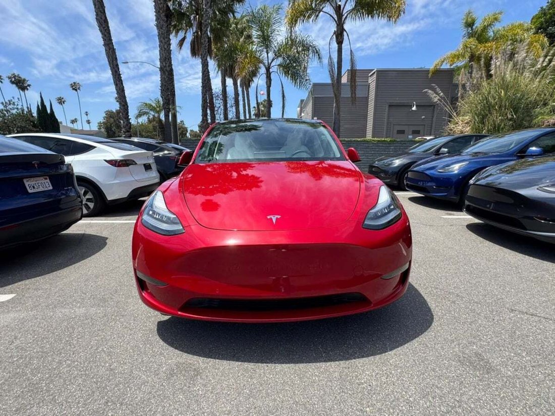 Suv in Newport Beach, CA, United States 5 - 18118245