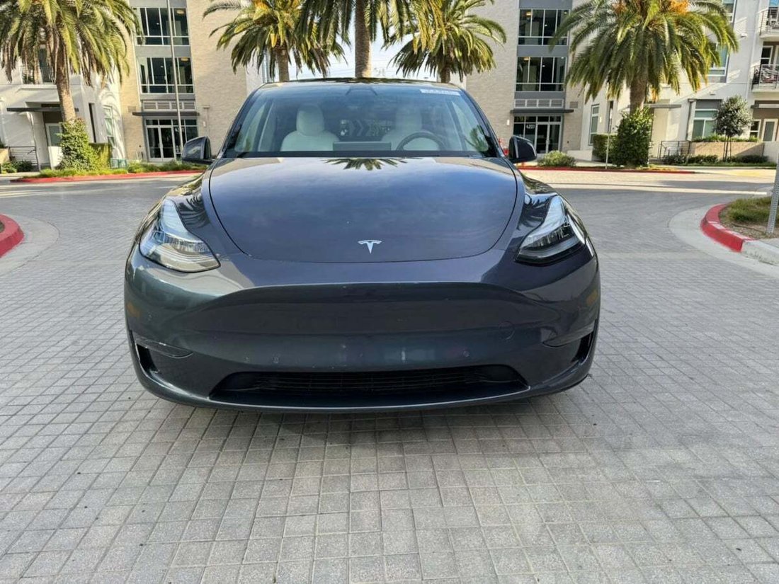 Suv in Newport Beach, CA, United States 2 - 18118235