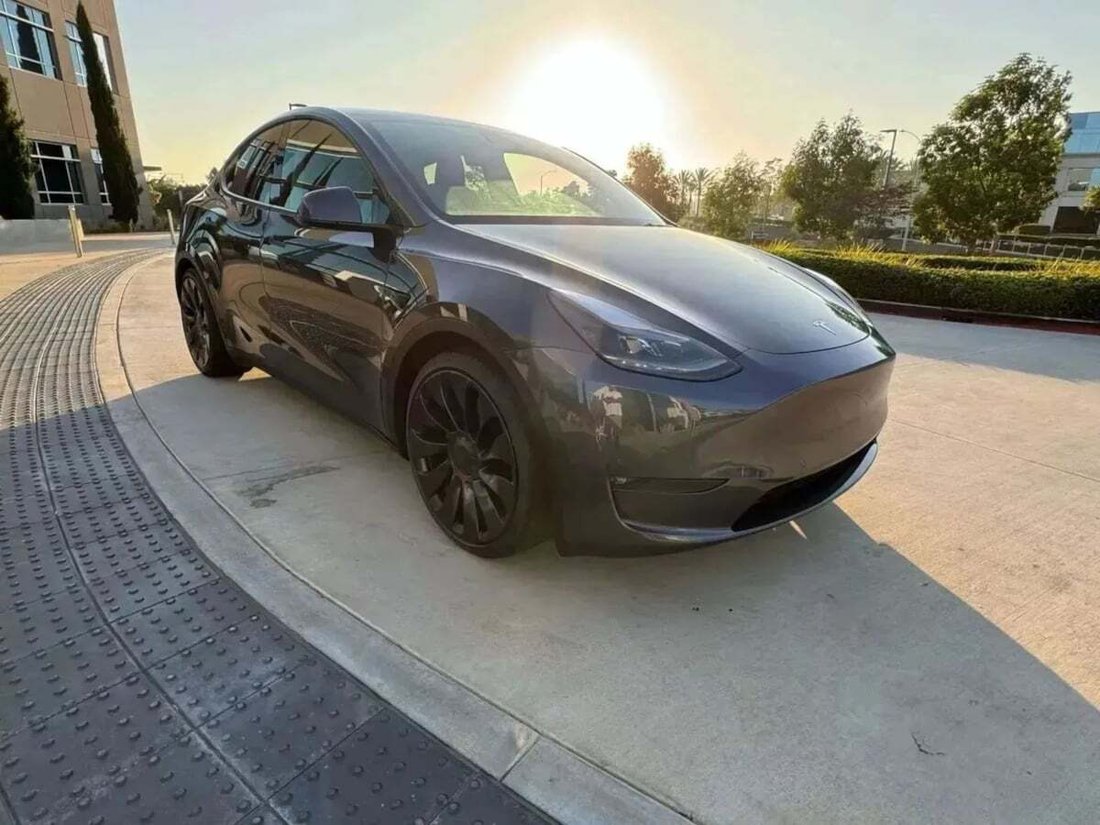 Suv in Newport Beach, CA, United States 3 - 18118363