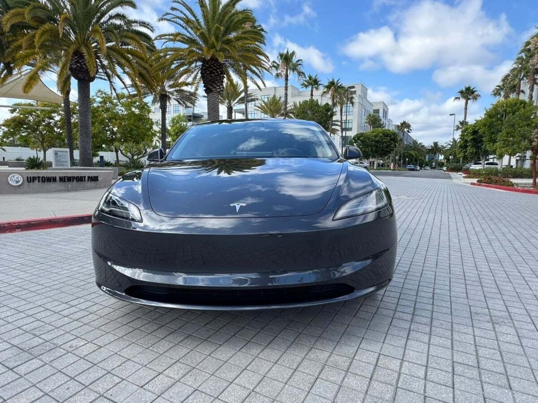 Sedan in Newport Beach, CA, United States 2 - 18118348