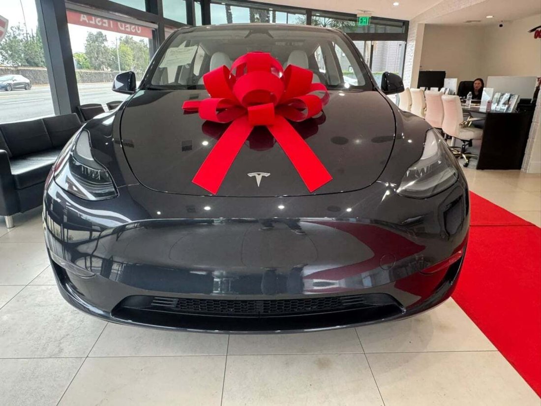 Suv in Newport Beach, CA, United States 2 - 18118353