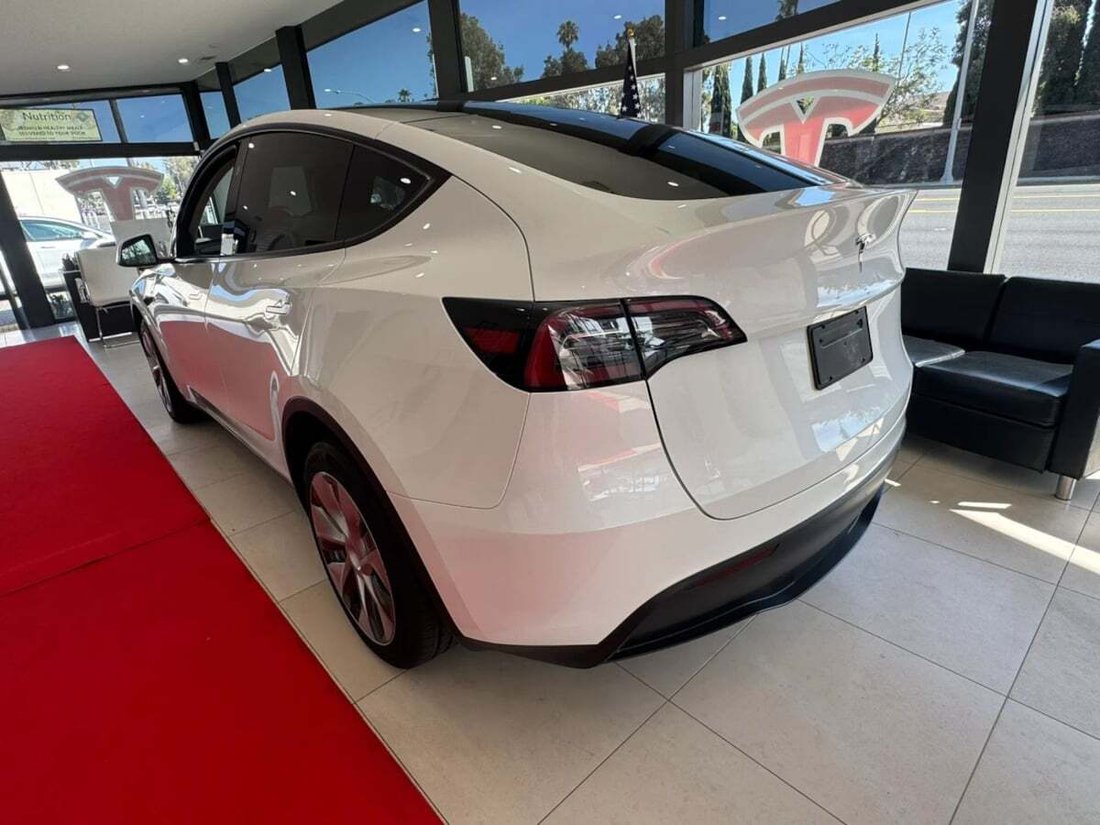 Suv in Newport Beach, CA, United States 5 - 18118157