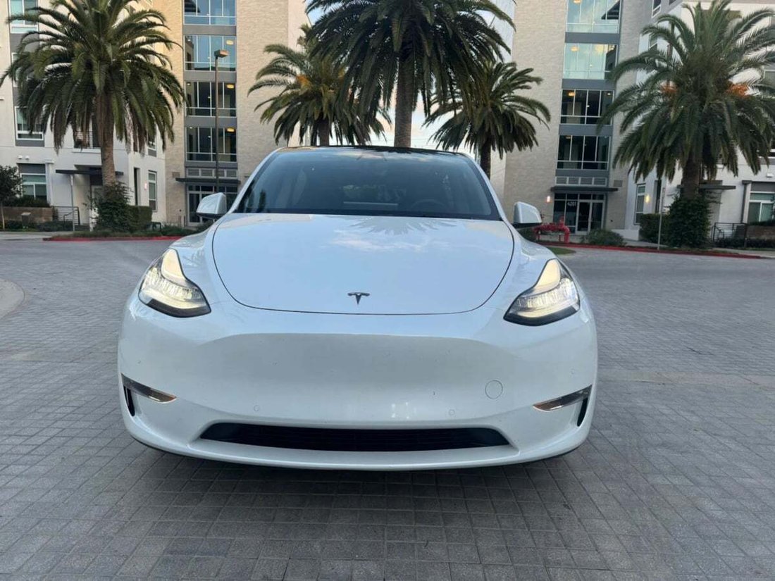Suv in Newport Beach, CA, United States 2 - 18118213
