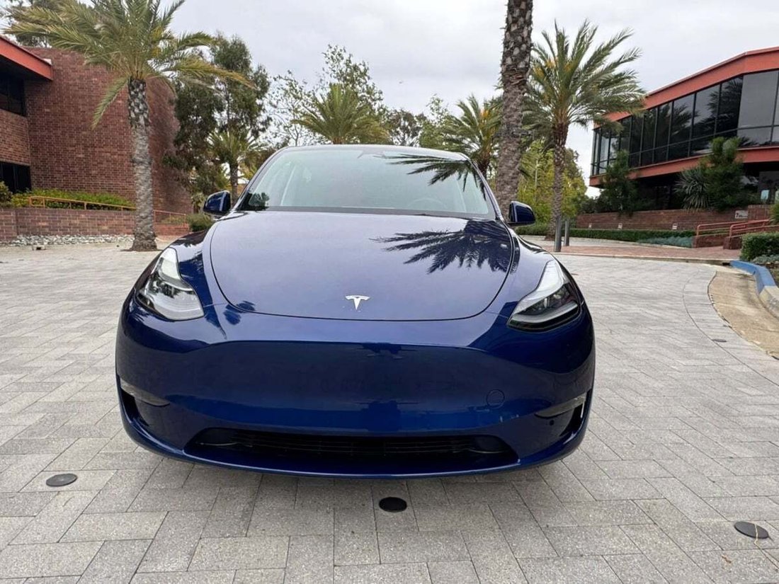 Suv in Newport Beach, CA, United States 2 - 18118175