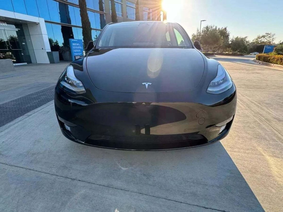 Suv in Newport Beach, CA, United States 2 - 18118291