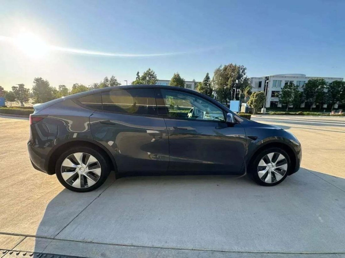Suv in Newport Beach, CA, United States 4 - 18118346