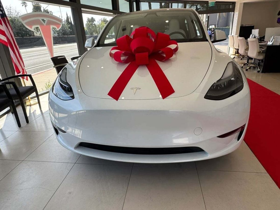 Suv in Newport Beach, CA, United States 2 - 18118157