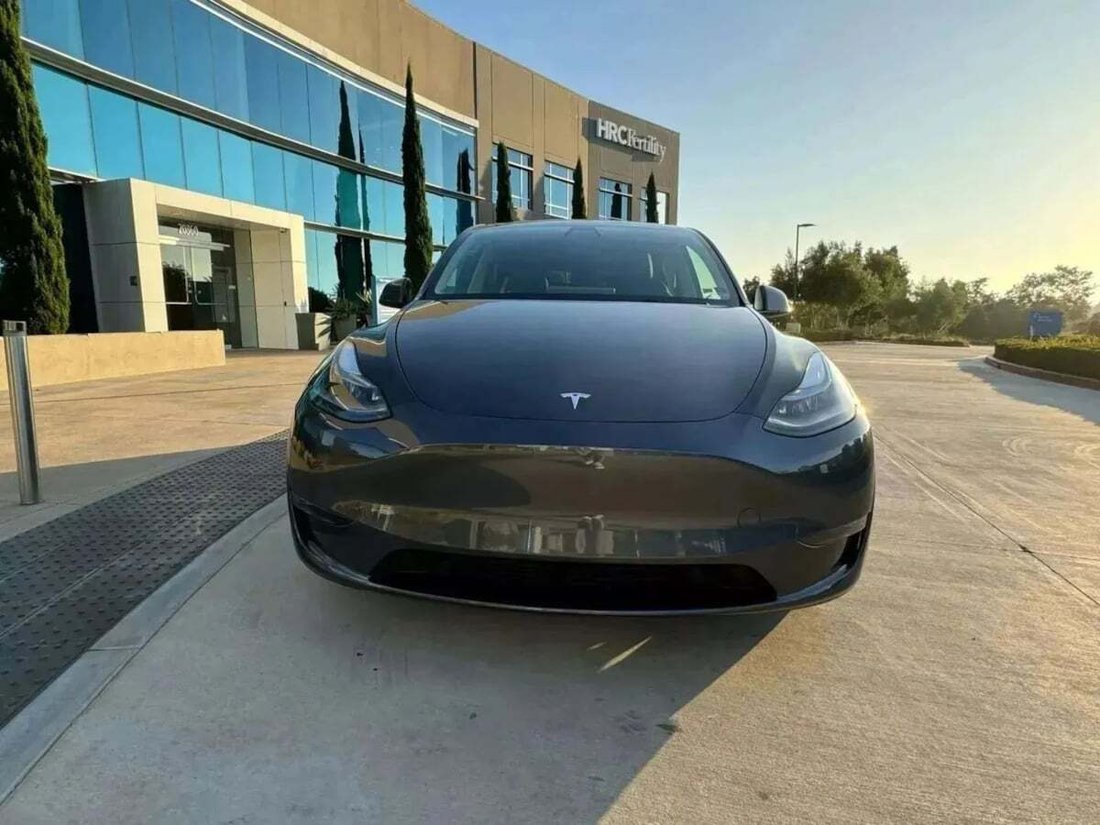 Suv in Newport Beach, CA, United States 2 - 18118363