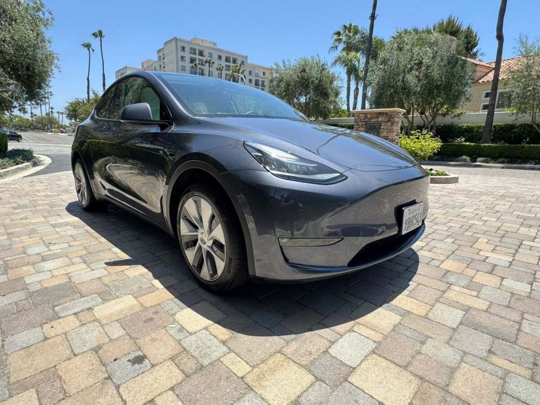 Suv in Newport Beach, CA, United States 3 - 18118223