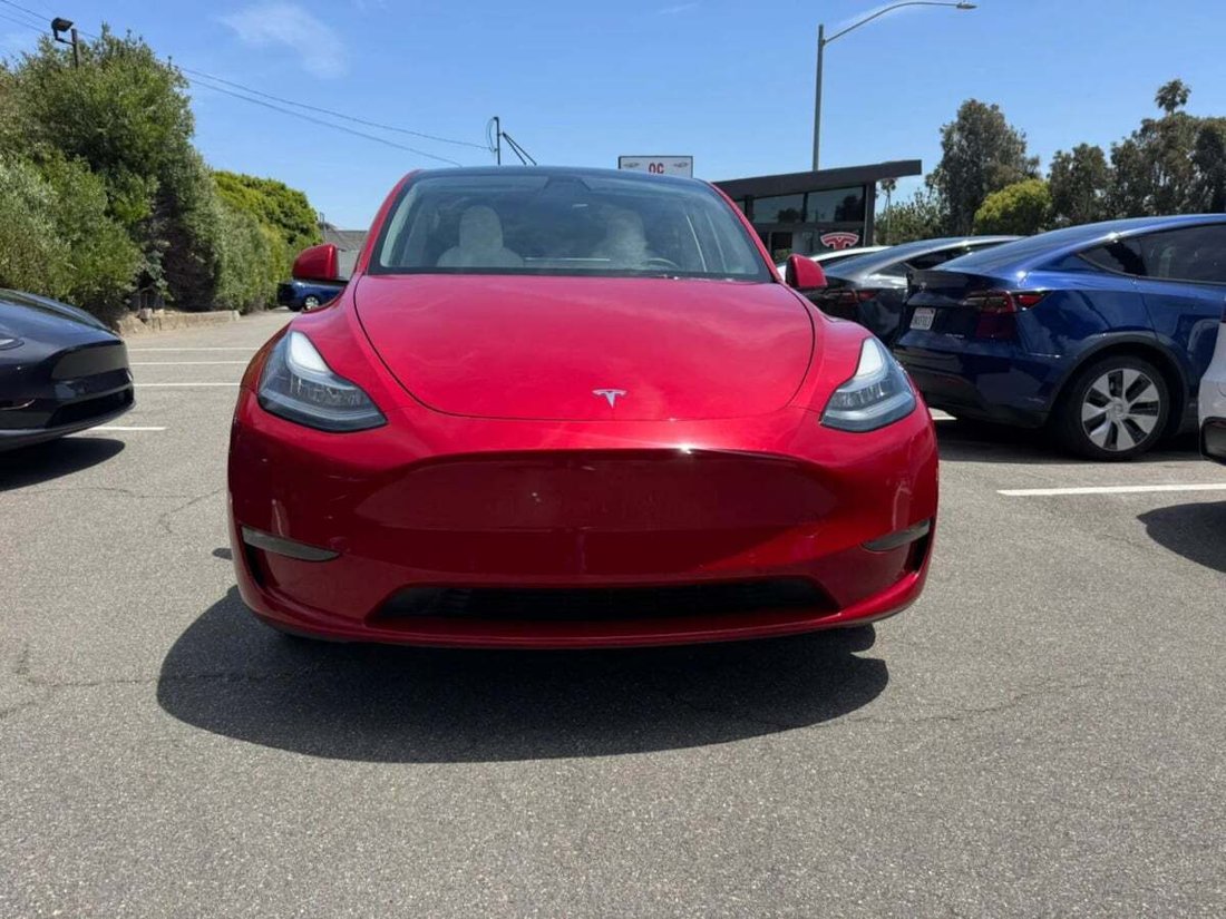 Suv in Newport Beach, CA, United States 2 - 18118245