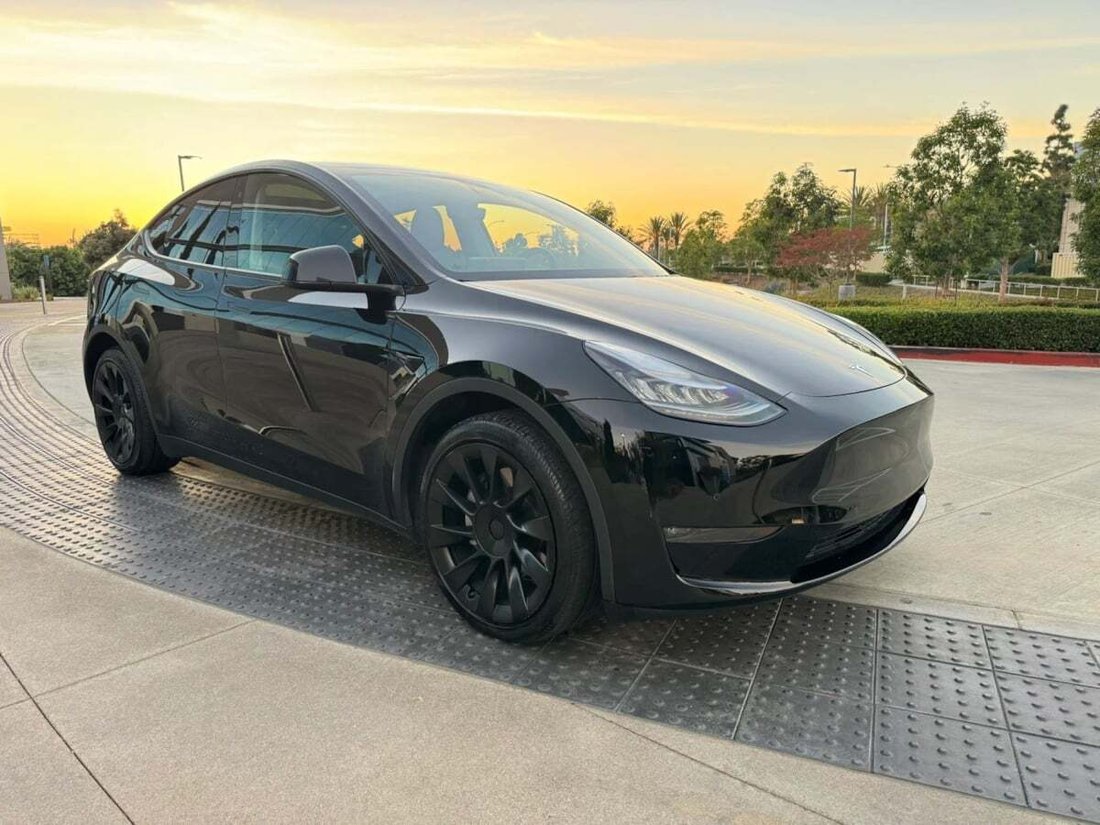 Suv in Newport Beach, CA, United States 3 - 18118296