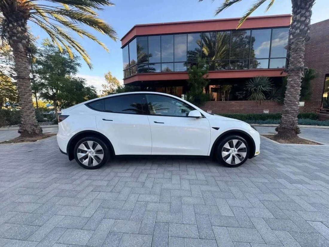 Suv in Newport Beach, CA, United States 4 - 18118261