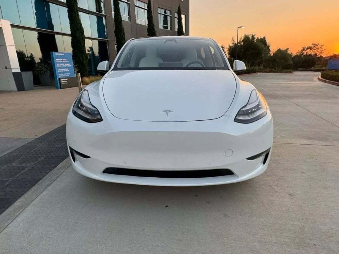 Suv in Newport Beach, CA, United States 2 - 18118071