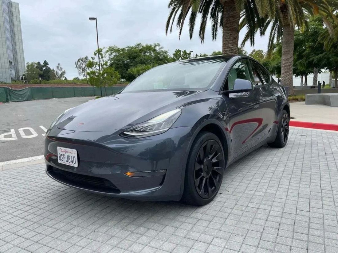 Suv in Newport Beach, CA, United States 3 - 18118256