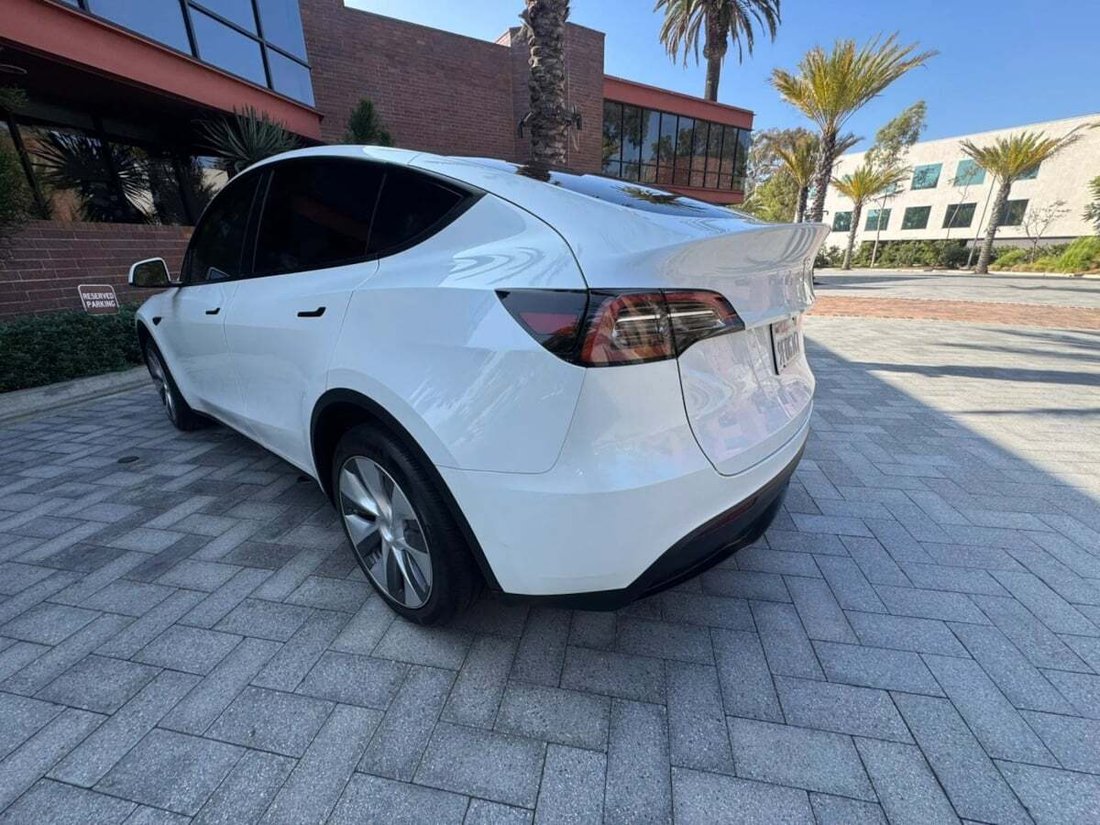 Suv in Newport Beach, CA, United States 4 - 18118275