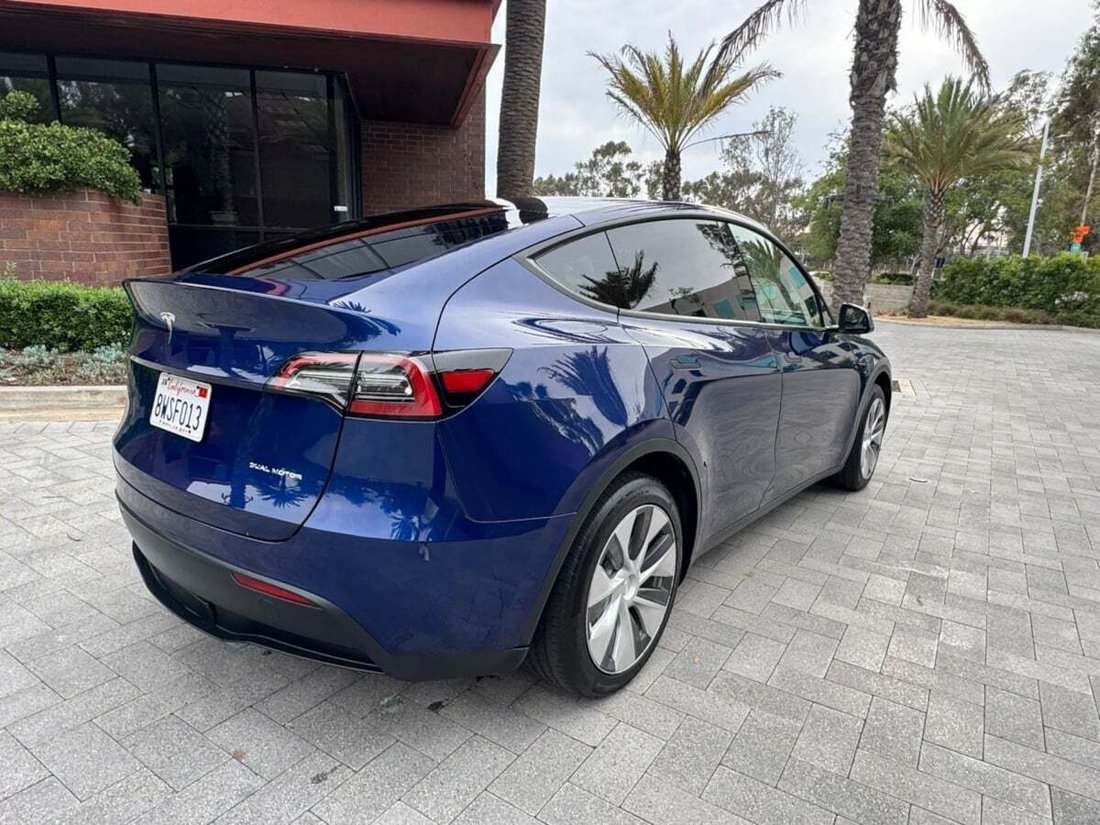 Suv in Newport Beach, CA, United States 5 - 18118175