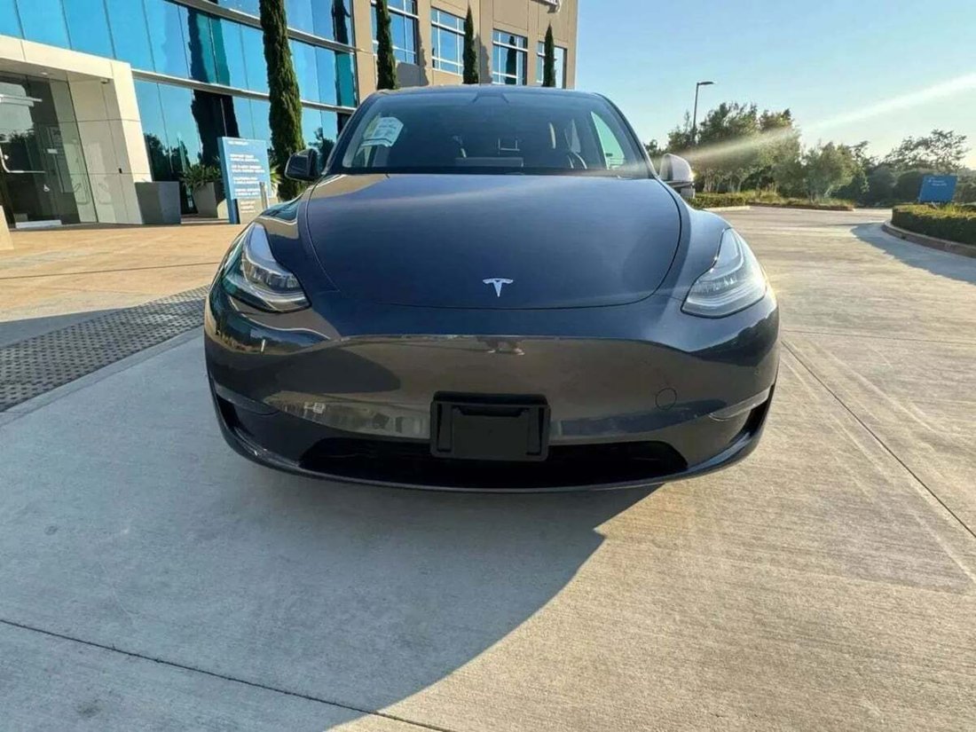 Suv in Newport Beach, CA, United States 2 - 18118346