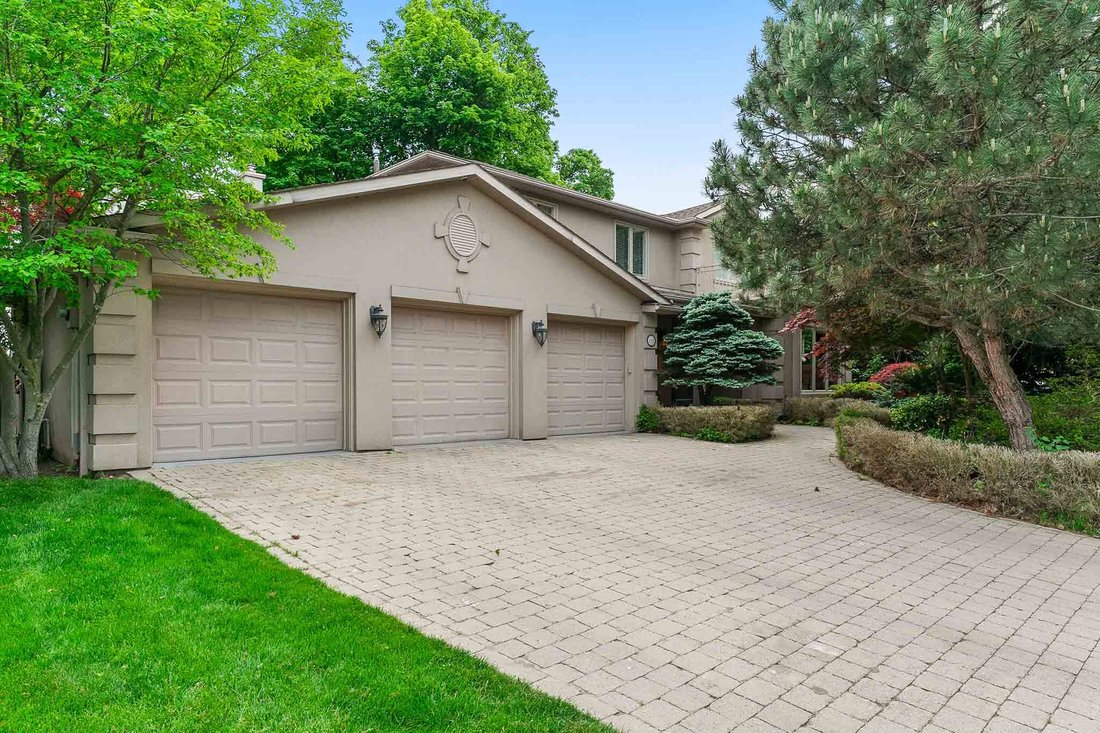 House in Oakville, Ontario, Canada 1 - 16612327
