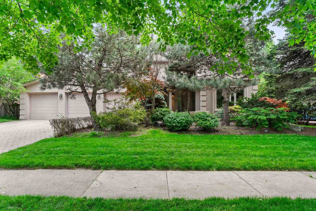 House in Oakville, Ontario, Canada 2 - 16612327