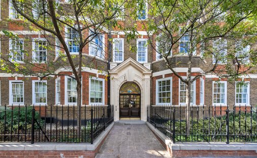 Apartment in St John's Wood, Westminster, England 1