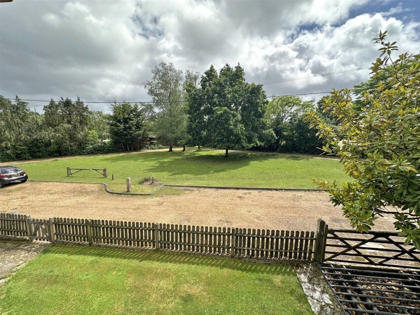 House in Minstead, England 3 - 18118608