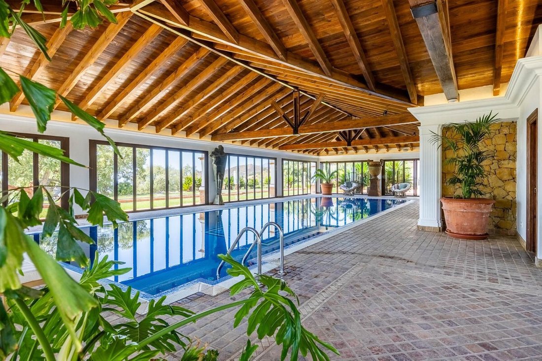 Villa in Marbella, Andalusia, Spain 5 - 18118612