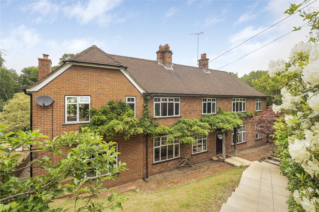 House in Grayshott, England 1 - 18118746