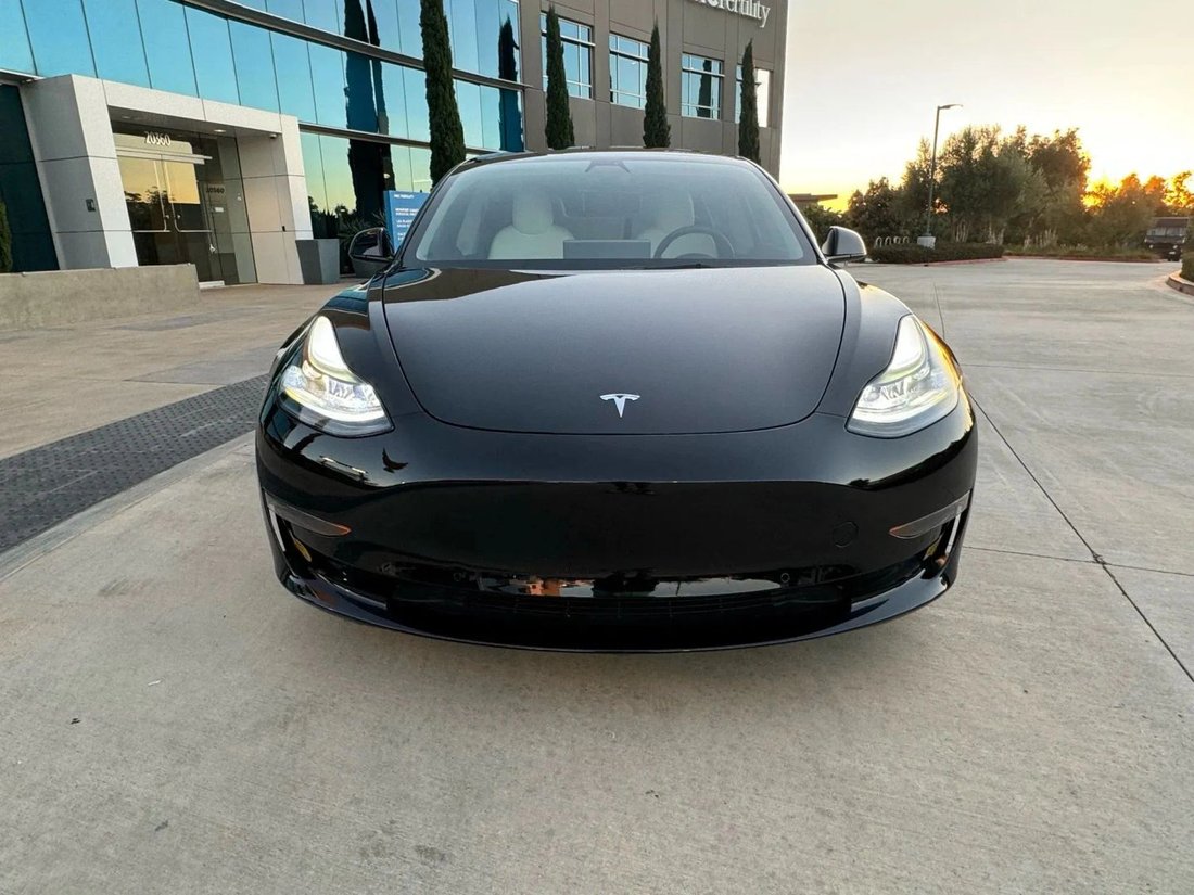 Sedan in Riverside, CA, United States 2 - 18118357