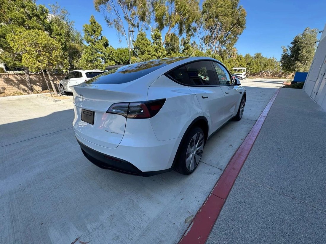 Suv in Riverside, CA, United States 5 - 18118271