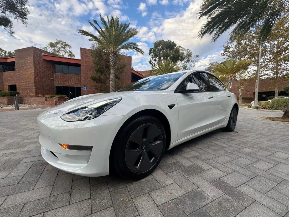 Sedan in Riverside, CA, United States 3 - 18118337