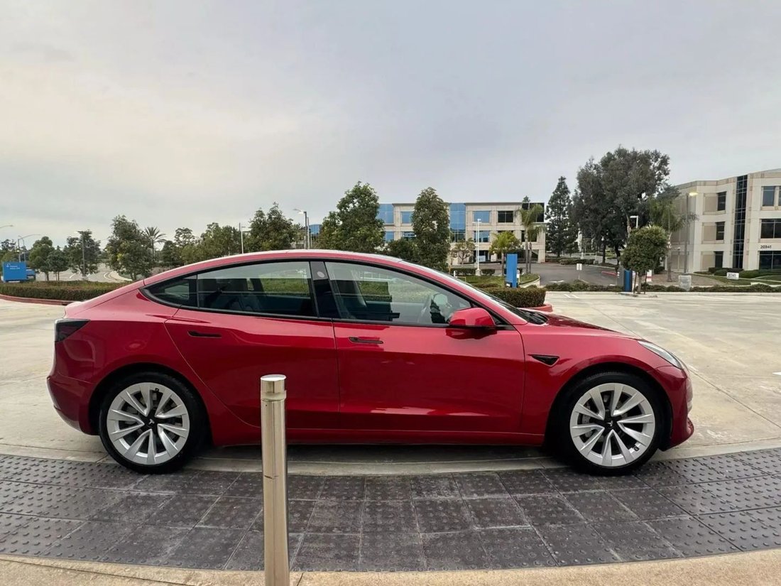 Sedan in Riverside, CA, United States 4 - 18118393